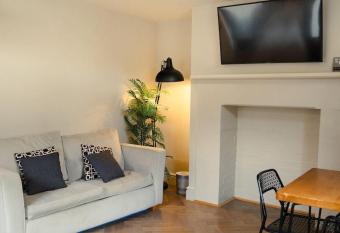 Riverside Walk has Balcony rooms