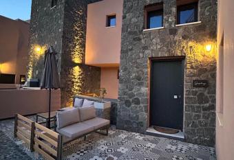 Golden Moments Luxury Stone Villas B has rooms with a private hot tub