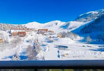Appartement LOU pied de piste Chamrousse has Balcony rooms