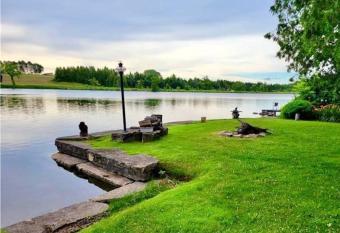 Primrose Lane has Balcony rooms