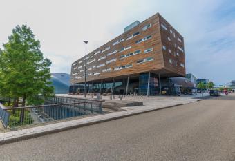 Leonardo Hotel Almere City Center allows 18 year olds to book a room