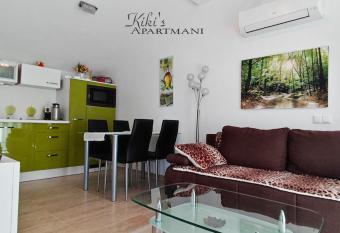 Kiki s has Balcony rooms