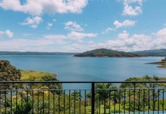 Tinajas Arenal Lakefront Lodge has Balcony rooms