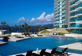 Apartamento con piscina has Balcony rooms