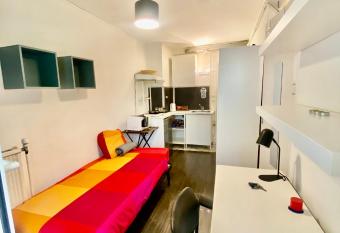 T1 Centr   - Calme & Tout Equip   avec Parking Gratuit has Balcony rooms