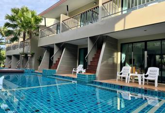 XAYA Pool Access Resort - Phuket allows 18 year olds to book a room