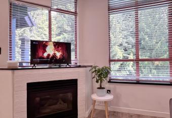 Village center 7 min to ski lift has Balcony rooms