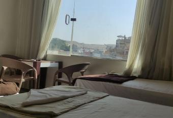 Dark pyramids inn has Smoking rooms