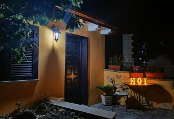 Luluxuryhouse has Balcony rooms