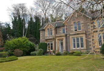 Sunbank House Metro Hotel allows 18 year olds to book a room