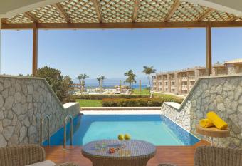 SEAFOS Luxury Resort & Spa - Limited Edition by Leonardo Hotels allows 18 year olds to book a room