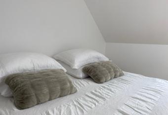 Chambre d h  tes ind  pendante Les Agaphantes allows 18 year olds to book a room