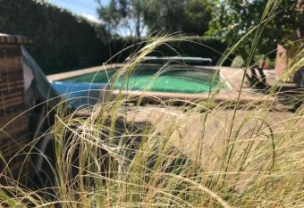 Chambre d Hotes Coeur du Var allows 18 year olds to book a room