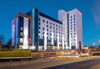 Luxury Entire City Penthouse with Hot Tub on roof terrace has rooms with a private hot tub