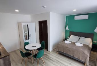 Good Place Apartman has Balcony rooms