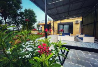 Mehaan farm House has rooms with a private hot tub