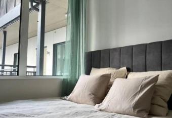 Koselig leilighet til leie! has Balcony rooms