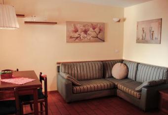 Casettailporcino has Balcony rooms