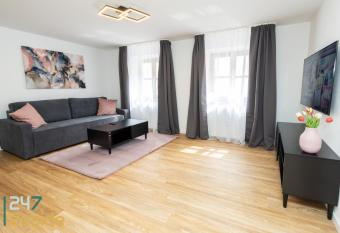 247 Reside - Apartment SZ2 allows 18 year olds to book a room