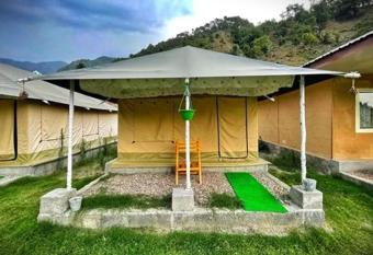 Craziy Cub Camp has Balcony rooms