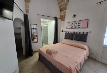 Monolocale sotto l arco allows 18 year olds to book a room