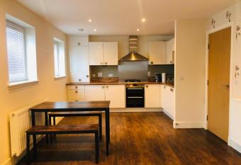 Stunning 2 bedroom flat in Edinburgh has Balcony rooms