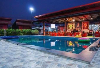 OYO 75500 Kuunone Art & Gallery allows 18 year olds to book a room