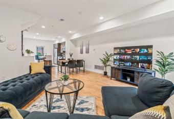 Huge and Modern Four Bedroom Two Bath Home has Balcony rooms