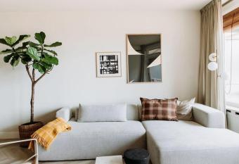 (null) has Balcony rooms