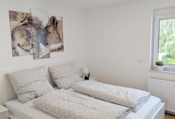 M  bliertes 3-Zimmer Apartment mit Balkon has Balcony rooms