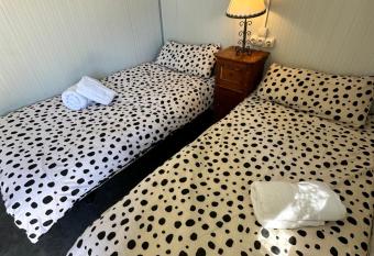 Bungalow GOLOSINA has Balcony rooms