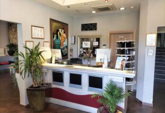 Lido di Savio Vacanze has Balcony rooms