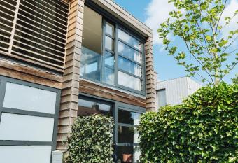 Sfeervol ruim appartement vlakbij Haarlem Centrum - gratis parkeren has Balcony rooms