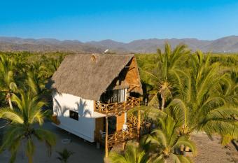 Casa Vela Palafito en playa con alberca has Balcony rooms