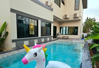 Brittany Pool Villa-Pattaya has Balcony rooms