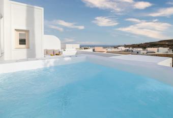 Commercio Suites Santorini has rooms with a private hot tub
