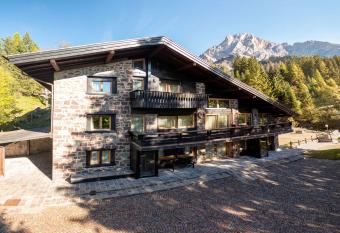 Villa Speronella has Balcony rooms