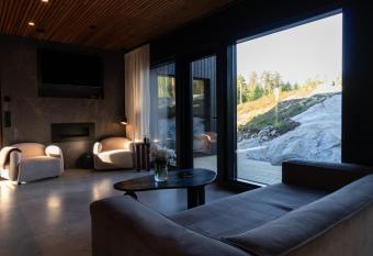 Villa Blackwood has Balcony rooms