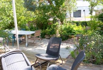 MAISON Centre LOCHES ET RIVIERE 37600 has Balcony rooms