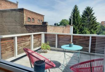 Gem  tliche K  lsche Studio-Wohnung has Balcony rooms