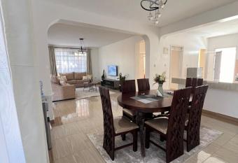 4 bedrooms near lake Naivasha resort has Balcony rooms