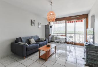 Studio tr  s spacieux- vue imprenable sur le lac has Balcony rooms