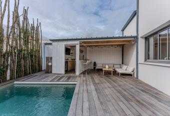 Maison de vacances avec piscine has Balcony rooms