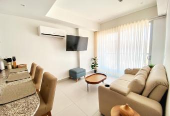 Apartamento Santa Marta, Rodadero sur has rooms with a private hot tub