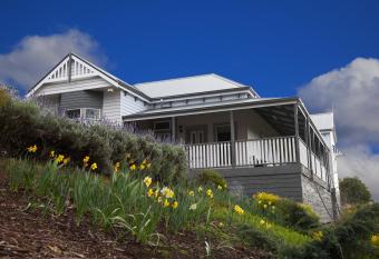 House on the Hill Bed and Breakfast has Balcony rooms