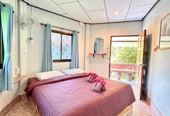 Khao Sok Jungle Huts Resort has Balcony rooms