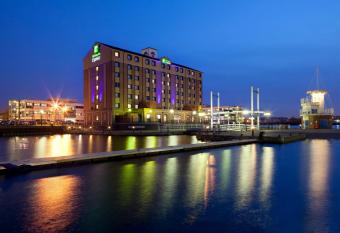 Holiday Inn Express Manchester - Salford Quays, an IHG Hotel allows 18 year olds to book a room