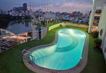 Lakeshore Hotel & Apartments has Balcony rooms
