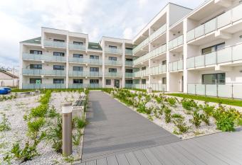 Sunset Resort V, Nadmorska 100 allows 18 year olds to book a room