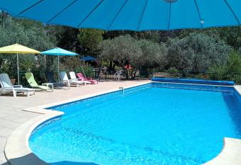 la Farigoulette has Balcony rooms